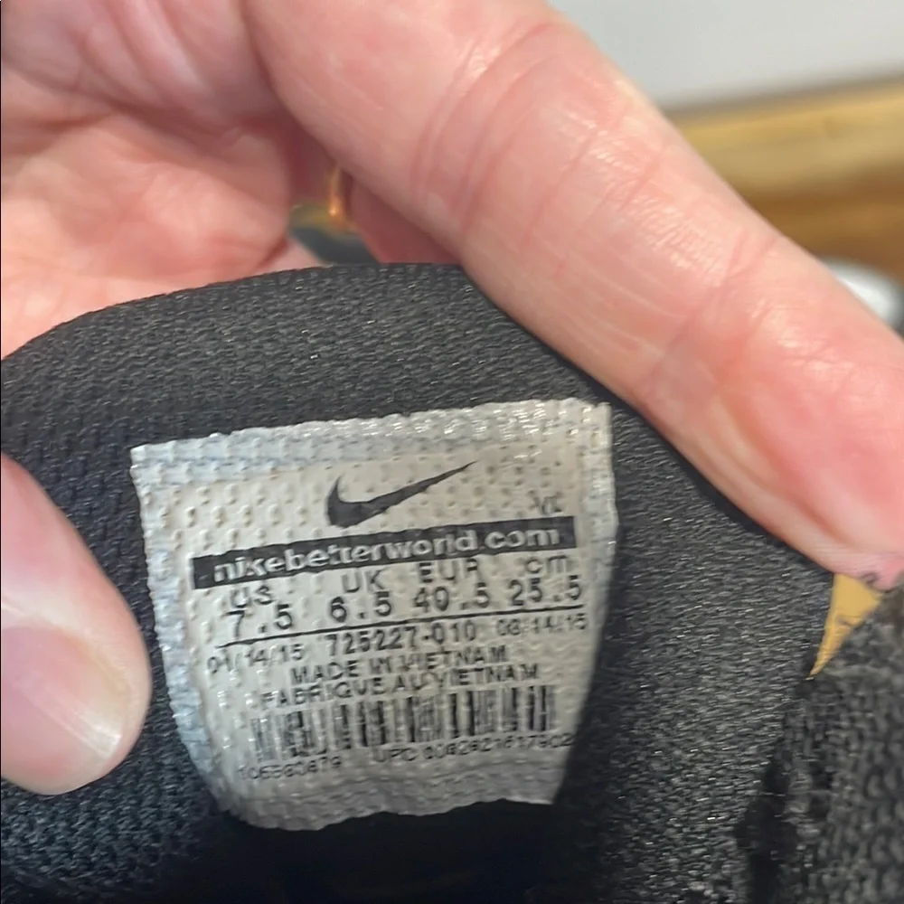 Nike Alpha Soccer Cleats Black Gray Size 7.5 Dynamic Fit